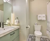 Modern Boho Gem: Yard + 10 Mi to Baxter Arena