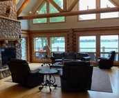 Beautiful Log House on Scenic Lake Kampeska / Sleeps 16