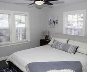 Luxury! 4BR Spacious and serene getaway in North Riverside