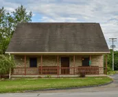 House in Bloomington 💥 10mins from IU/ Fire Pit/ Games/ Spring Steals & Deals!