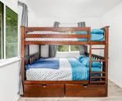 Friendly duplex with a deck, grill, & kitchen - walk to lifts