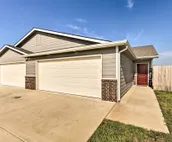 Cozy Townhome w/ Lake View ~ 10 Mi to Wichita