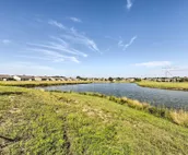 Cozy Townhome w/ Lake View ~ 10 Mi to Wichita