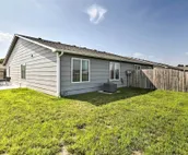 Cozy Townhome w/ Lake View ~ 10 Mi to Wichita