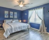 Cozy Townhome w/ Lake View ~ 10 Mi to Wichita