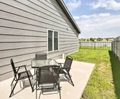 Cozy Townhome w/ Lake View ~ 10 Mi to Wichita