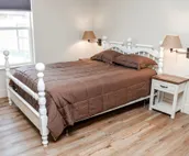 Private Sunset Lodge Suite w/ Whirlpool Tub +View!