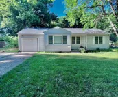Chic 3br/1ba home~Convenient SW Topeka location~Sleeps 6