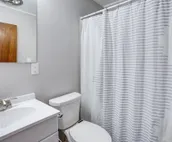 Modern Cozy Home 4 min Drive from Notre Dame