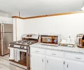 Modern Cozy Home 4 min Drive from Notre Dame