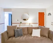 Modern Cozy Home 4 min Drive from Notre Dame