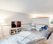 Modern Cozy Home 4 min Drive from Notre Dame