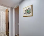Modern Cozy Home 4 min Drive from Notre Dame