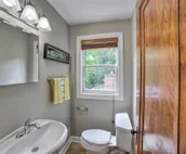 Pet-Friendly Lake Getaway: 1 Block to Beach!