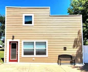 Prime Family Retreat W/ Private Fenced Shaded Yard, BBQ-Peaceful & Relaxing