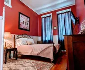 Historic Centralized Victorian Downtown Condo Close To All Tourist Attractions