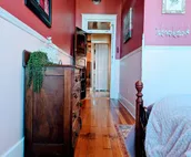 Historic Centralized Victorian Downtown Condo Close To All Tourist Attractions