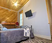 Historic Centralized Victorian Downtown Condo Close To All Tourist Attractions