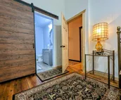 1908 Wild Bill Hickock Condo-Rustic Cozy 1900's Feel-Fenced Yard-Firepit Patio