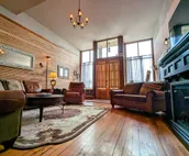 1908 Wild Bill Hickock Condo-Rustic Cozy 1900's Feel-Fenced Yard-Firepit Patio
