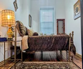 1908 Wild Bill Hickock Condo-Rustic Cozy 1900's Feel-Fenced Yard-Firepit Patio