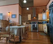 1908 Wild Bill Hickock Condo-Rustic Cozy 1900's Feel-Fenced Yard-Firepit Patio