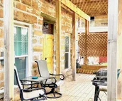 1908 Wild Bill Hickock Condo-Rustic Cozy 1900's Feel-Fenced Yard-Firepit Patio
