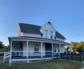 Stylish 1BR, 5-min walk to Main & Junction