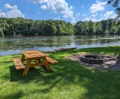 River Retreat W/ HOT TUB/ Game room