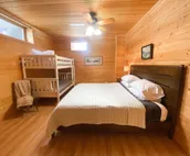 360 mountain views- Cozy cabin with room for all