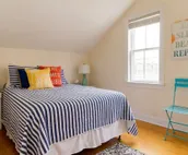 Located close to wedding venues, downtown shops and eateries.  Family friendly!