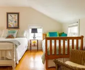 Located close to wedding venues, downtown shops and eateries.  Family friendly!