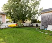 Located close to wedding venues, downtown shops and eateries.  Family friendly!