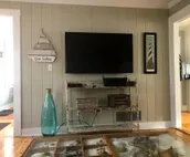 Located close to wedding venues, downtown shops and eateries.  Family friendly!