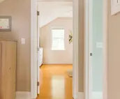 Located close to wedding venues, downtown shops and eateries.  Family friendly!