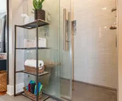 Cheerful 3 Bedroom / 2 Bathroom Bungalow w/ private Hot Tub + Private Deck/Patio