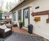 Cheerful 3 Bedroom / 2 Bathroom Bungalow w/ private Hot Tub + Private Deck/Patio