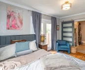 Cheerful 3 Bedroom / 2 Bathroom Bungalow w/ private Hot Tub + Private Deck/Patio