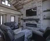 Dusty Diamond-New build, private hot tub, 4 miles to Sturgis & 5 miles to Dea...
