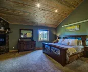 Cabin close to Nemo, private stocked pond and hot tub great for families!