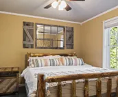 Secluded cabin getaway on 40 wooded acres! - 45 mins from South Tulsa