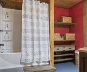 Secluded cabin getaway on 40 wooded acres! - 45 mins from South Tulsa