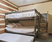 Secluded cabin getaway on 40 wooded acres! - 45 mins from South Tulsa