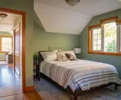 Detached Apartment w/hot-tub & Sauna view overlooking Valley