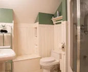 Detached Apartment w/hot-tub & Sauna view overlooking Valley