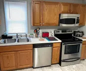 Apartment * Ideal for Downtown or Airport * Roomy
