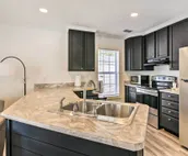 Chic Cottage Retreat w/ Grill, 2 Mi to MSU!