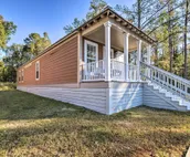 Chic Cottage Retreat w/ Grill, 2 Mi to MSU!