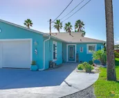 Pet Friendly w/ Fire Pit & Yard STEPS to the Beach