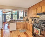 Beautiful Bellevue Home w/ Deck + Gas Grill!